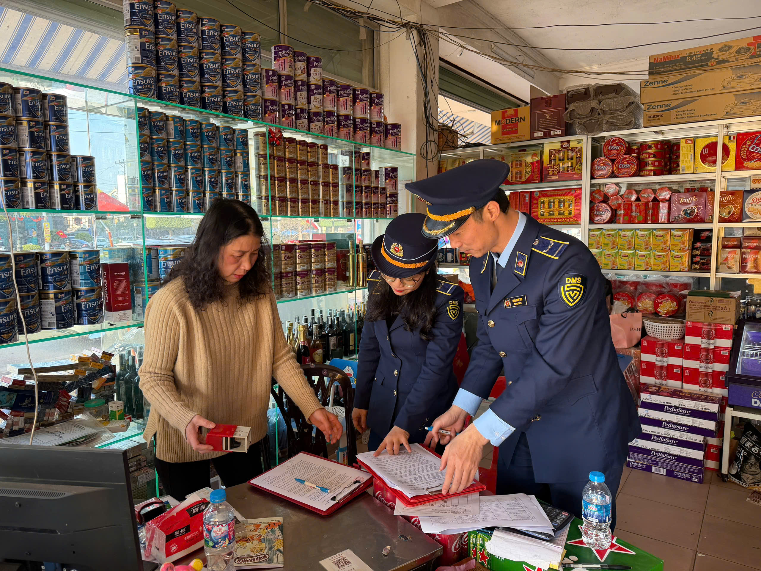 Đội Quản lý thị trường số 1 tăng cường công tác kiểm tra, kiểm soát các cơ sở kinh doanh thực phẩm chuẩn bị phục vụ Tết Nguyên Đán Bính Ngọ năm 2026